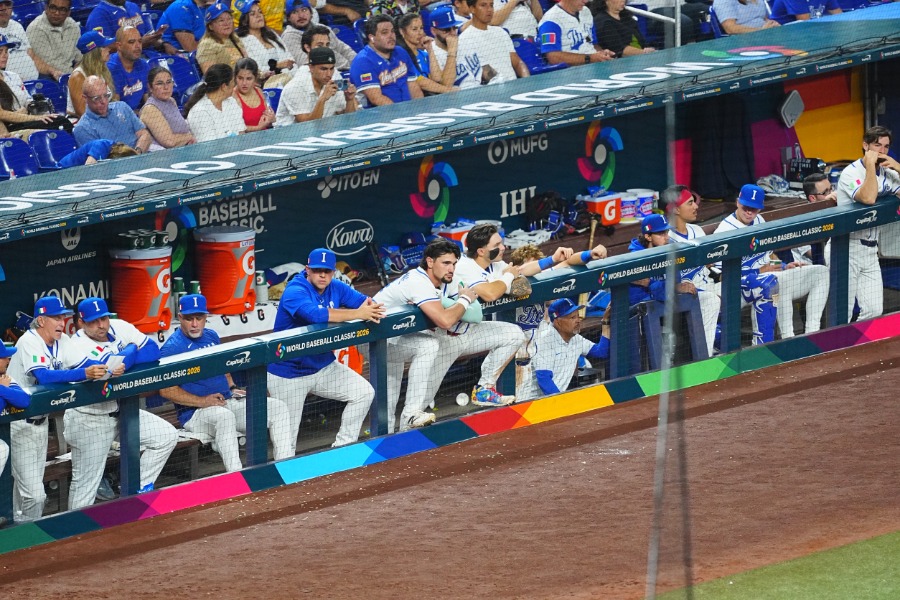 ベネズエラに敗れたイタリア代表ベンチ【写真:荒川祐史】