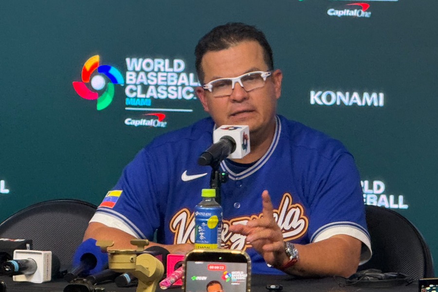 ベネズエラ代表のオマー・ロペス監督【写真：上野明洸】