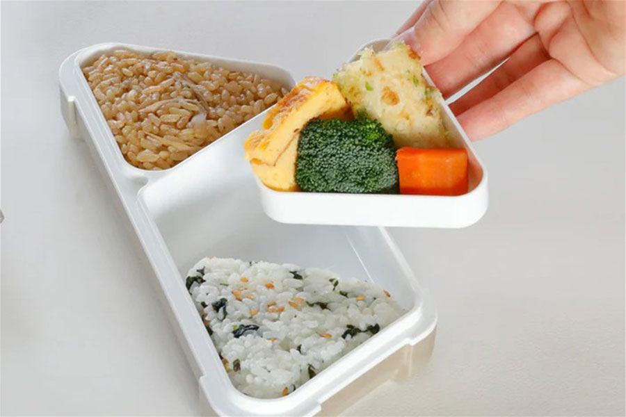 シービージャパンの「薄型弁当箱 抗菌フードマン おにぎり」【画像：同社提供】