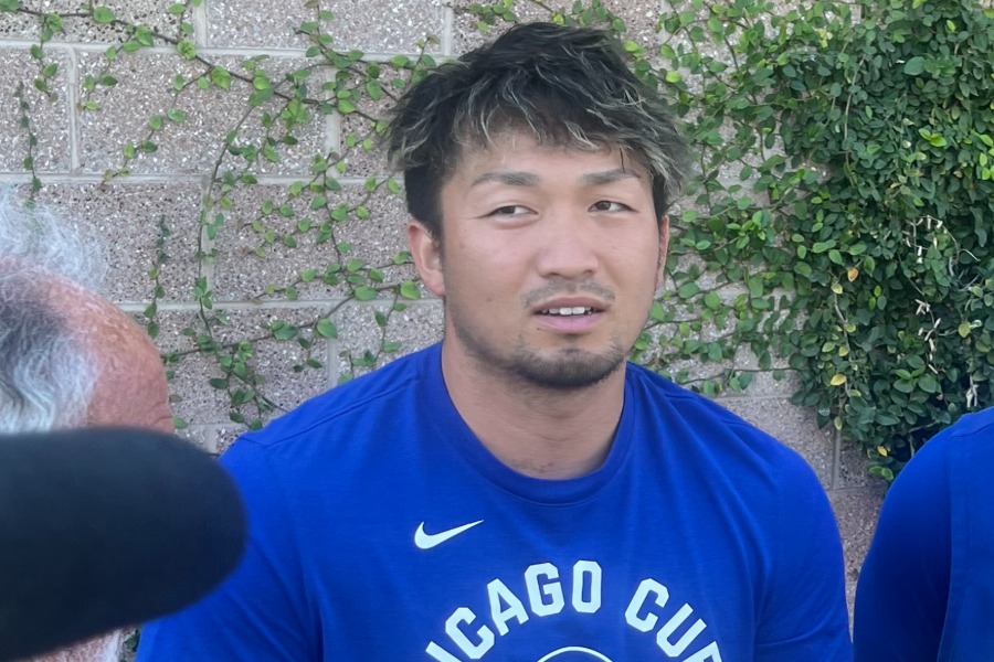 取材に応じる、カブス・鈴木誠也【写真：編集部】