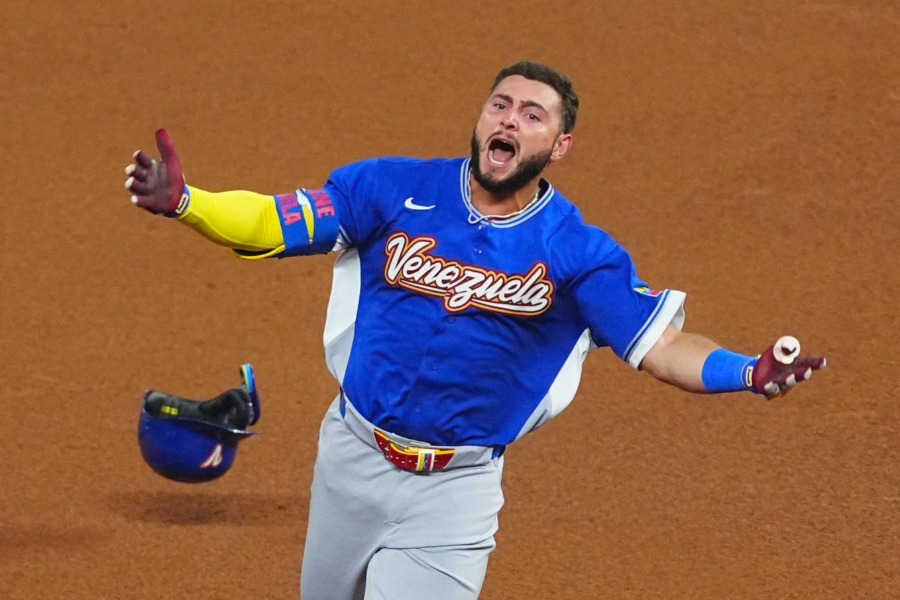 米国戦で本塁打を放ったベネズエラ代表のウィルヤー・アブレイユ【写真：荒川祐史】