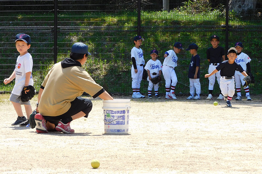 多賀少年野球クラブの練習の様子【写真：間淳】