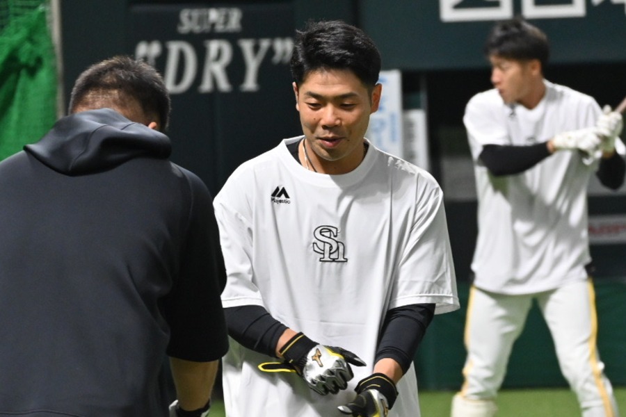 チームに合流したソフトバンク・近藤健介【写真：長濱幸治】