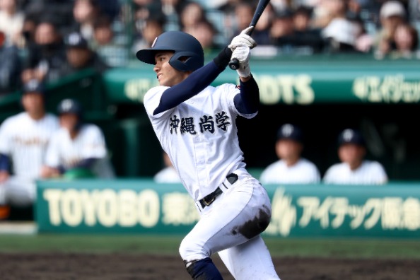 DHで出場した沖縄尚学・上間悠智【写真：加治屋友輝】