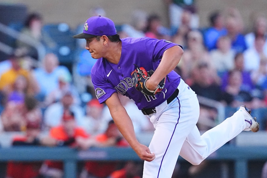 ジャイアンツ戦に登板したロッキーズ・菅野智之【写真：荒川祐史】