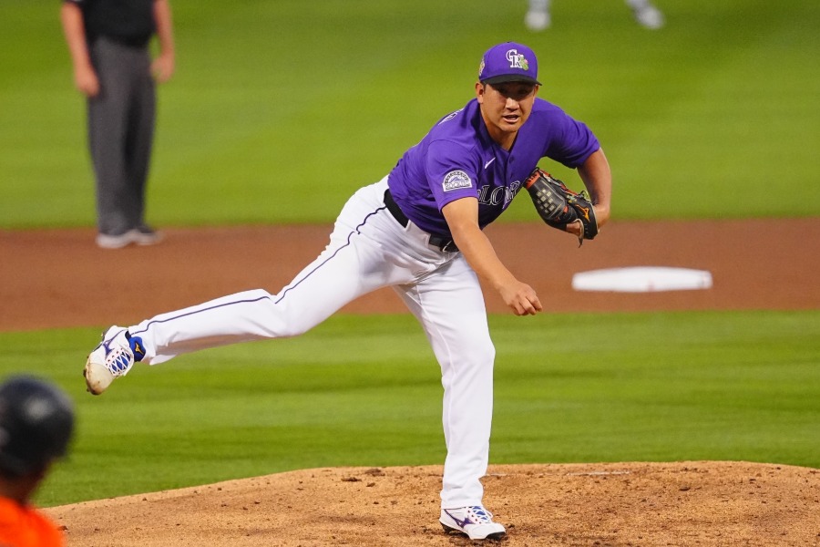 ジャイアンツ戦に登板したロッキーズ・菅野智之【写真：荒川祐史】