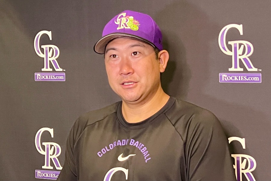 登板後、取材に応じたロッキーズ・菅野智之【写真：小谷真弥】