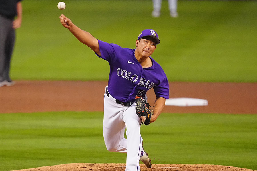 ジャイアンツ戦に登板したロッキーズ・菅野智之【写真：荒川祐史】