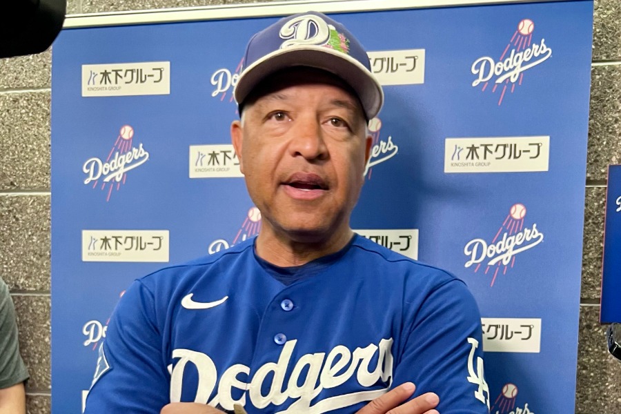 試合後、取材に応じたドジャースのデーブ・ロバーツ監督【写真:小谷真弥】
