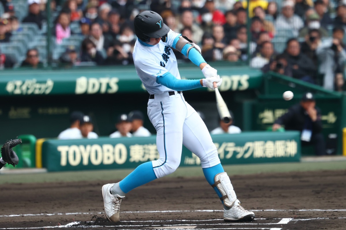 初回に本塁打を放った山梨学院・菰田陽生【写真：加治屋友輝】