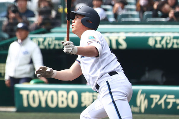 英明戦の7回、代打で出場した高川学園・黒木悠真【写真:加治屋友輝】