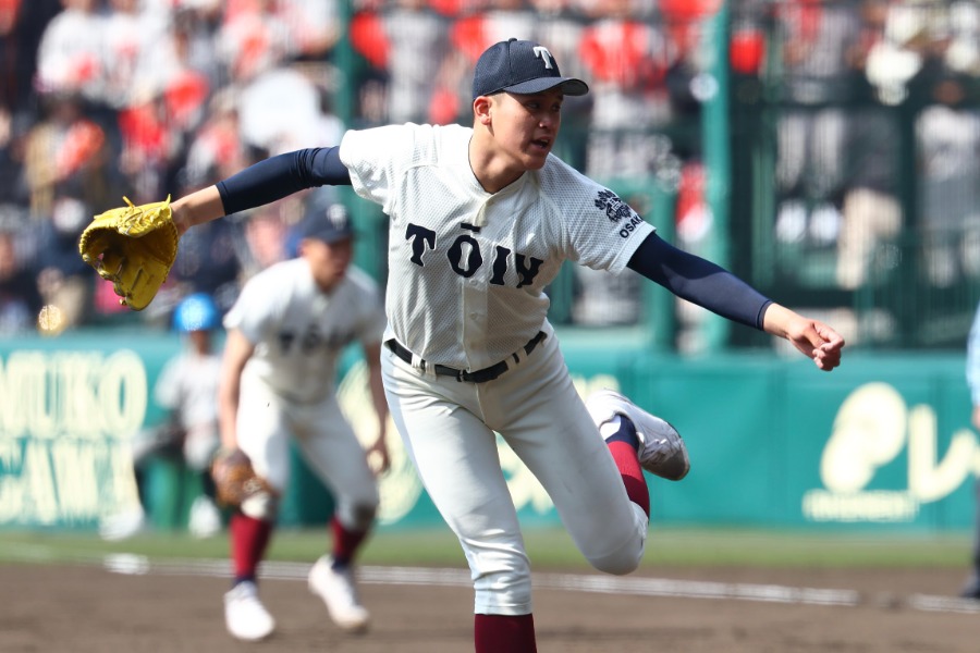 熊本工戦で好投した大阪桐蔭の川本晴大【写真：加治屋友輝】