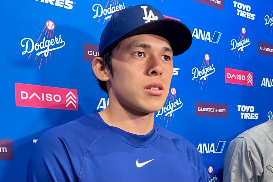エンゼルス戦に登板後、取材に応じたドジャース・佐々木朗希【写真：小谷真弥】