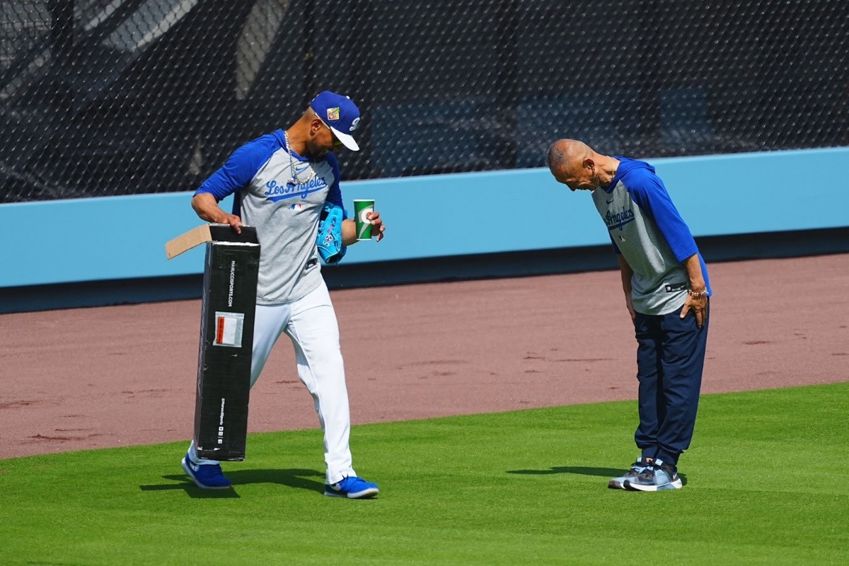 トレーニング後は2人でペコリ【写真：荒川祐史】