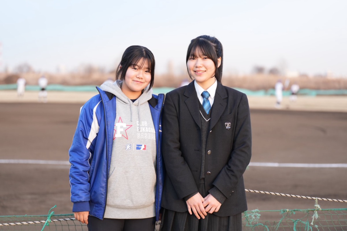 郁文館マネジャーの住田小冬さん(左)と鏡そよかさん【写真：岡部直樹】