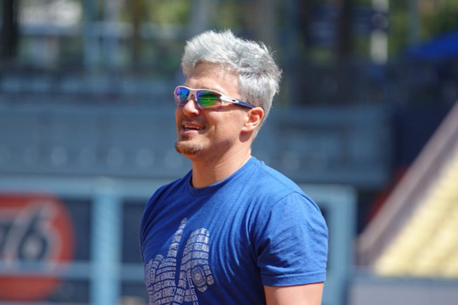 髪をシルバーカラーに染めたエンリケ・ヘルナンデス【写真：小谷真弥】