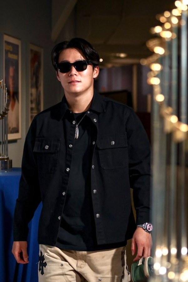 球場入りしたドジャース・山本由伸【写真提供：ドジャース】