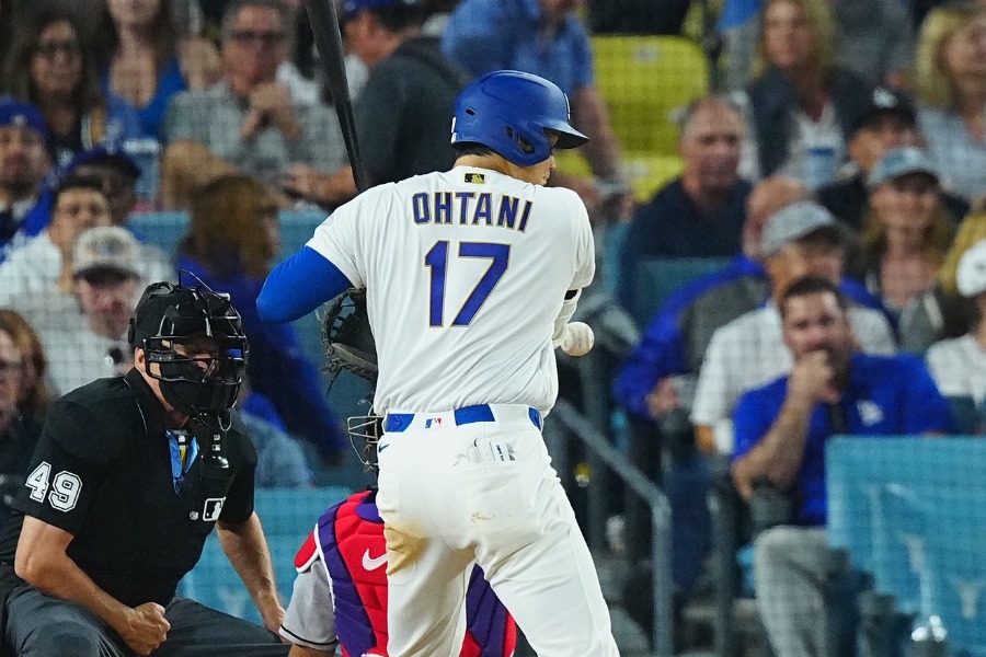 死球を受けたドジャース・大谷翔平【写真：荒川祐史】