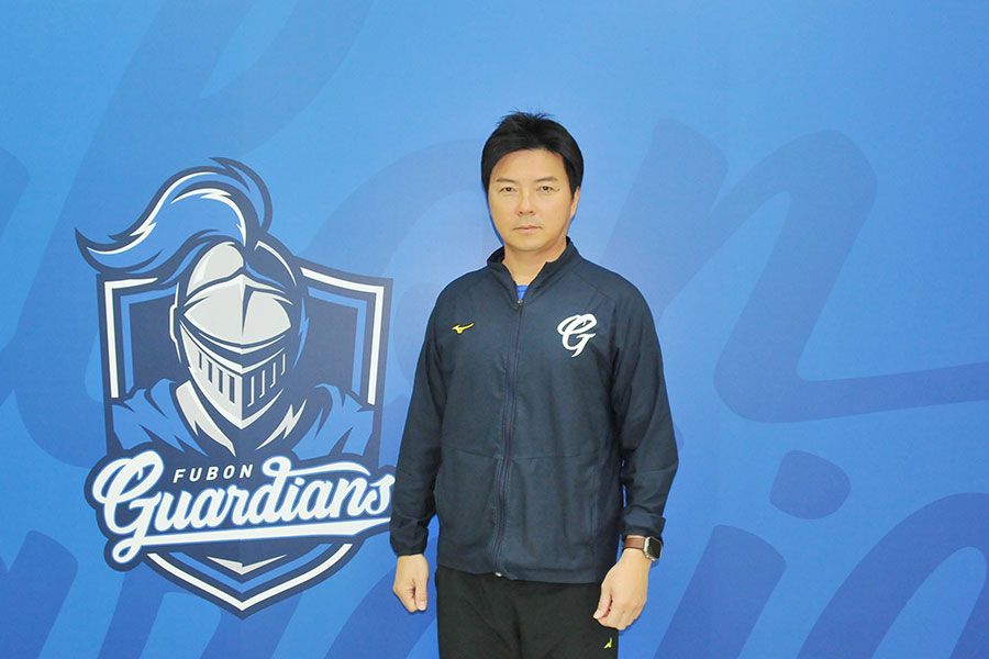 富邦ガーディアンズで副GMを務める林威助氏【写真：篠崎有理枝】
