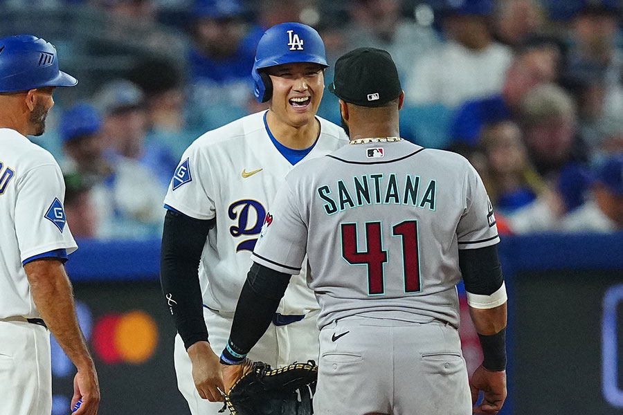 Dバックス戦の7回、死球を受け出塁したドジャース・大谷翔平【写真:荒川祐史】