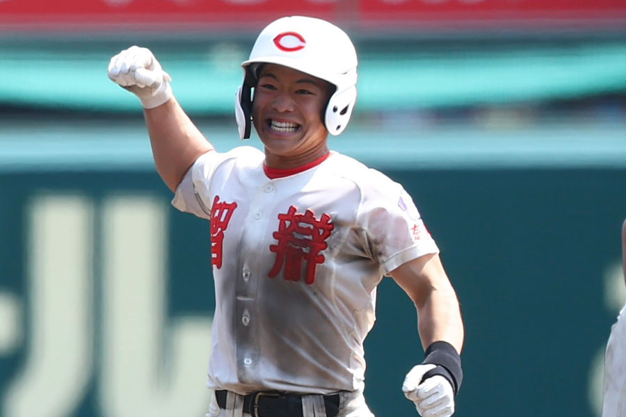 5回に逆転となる2点タイムリーを放った智弁学園・志村叶大【写真：加治屋友輝】