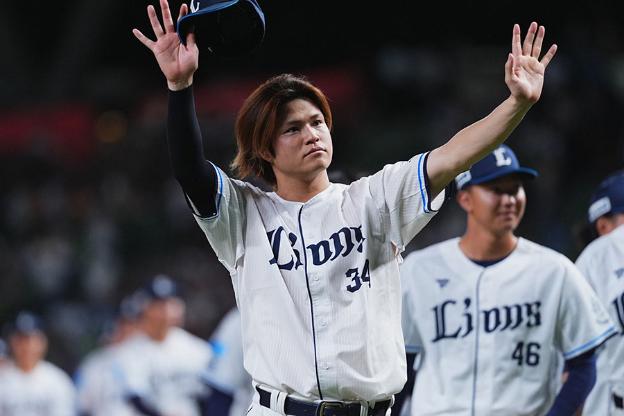 西武・甲斐野央【写真:小林靖】