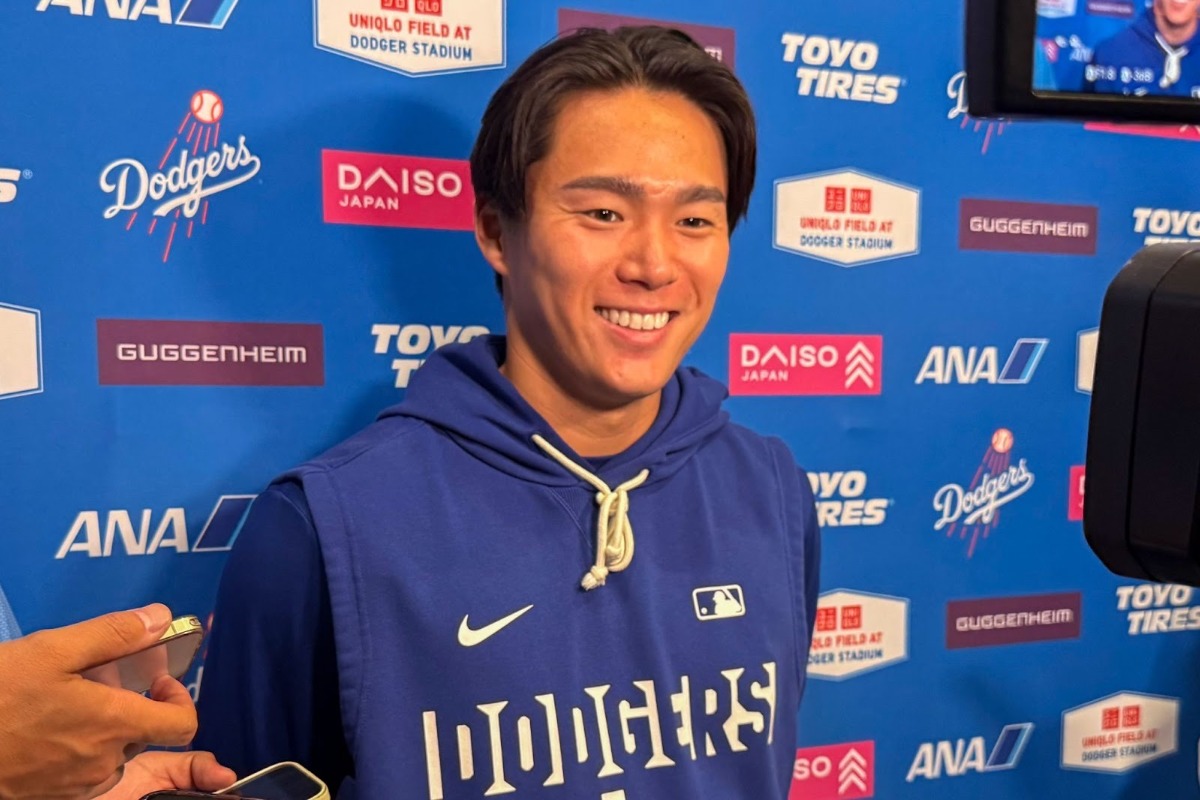 試合後、取材に応じる山本由伸【写真：小谷真弥】