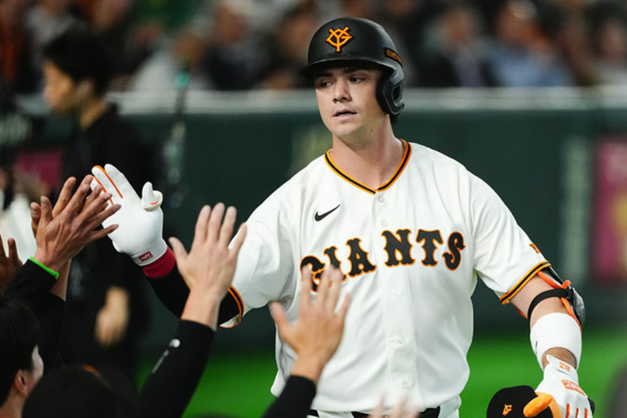 阪神戦で本塁打を放った巨人のボビー・ダルベック【写真:黒澤崇】