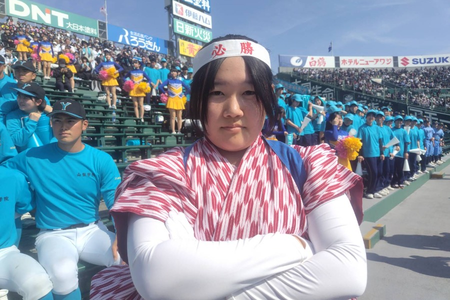 アルプスで奮闘した山梨学院の応援団長・藤巻好加さん【写真：神吉孝昌】