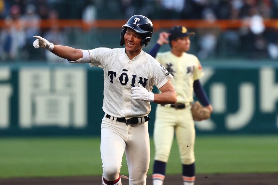 英明戦で本塁打を放った大阪桐蔭・谷渕瑛仁【写真：加治屋友輝】