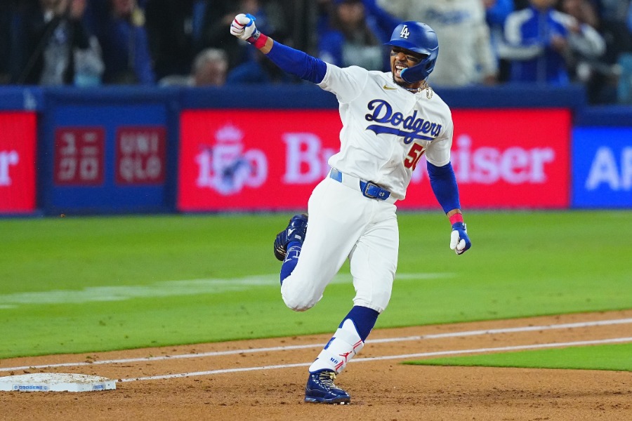 Dバックス戦で本塁打を放ったドジャースのムーキー・ベッツ【写真:荒川祐史】