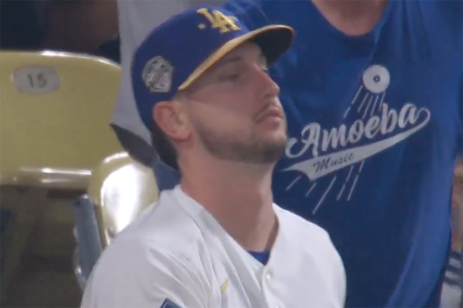 6回、好守を見せたドジャースのカイル・タッカー（スクリーンショット）【画像：MLB公式Xより】