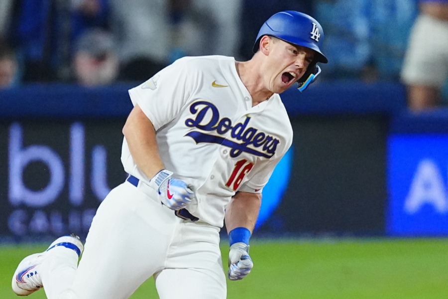 逆転2ランを放ったドジャースのウィル・スミス【写真：荒川祐史】