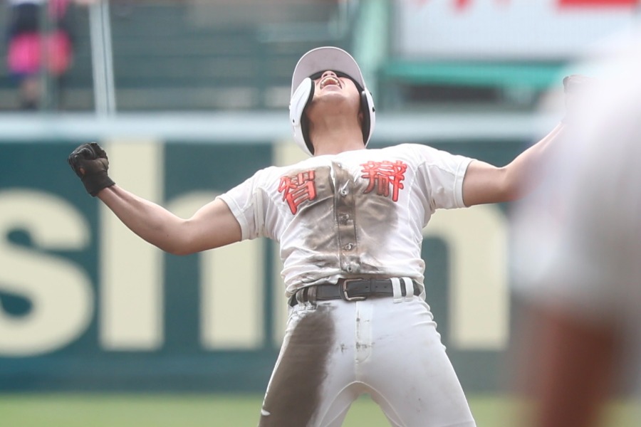 勝ち越し打を放った智弁学園の逢坂悠誠【写真：加治屋友輝】