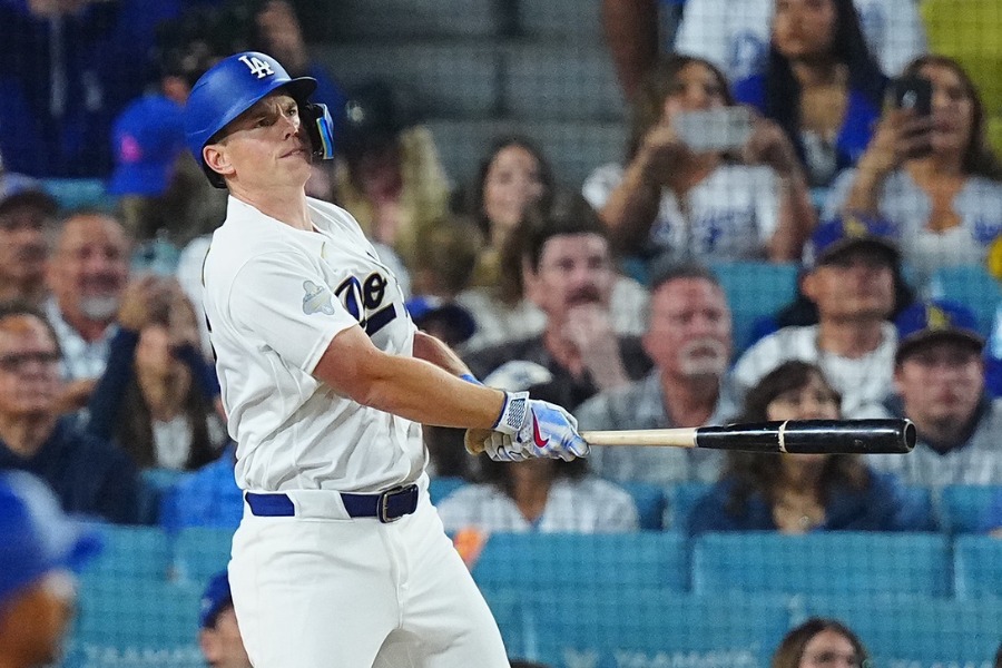 逆転2ランを放ったドジャースのウィル・スミス【写真：荒川祐史】