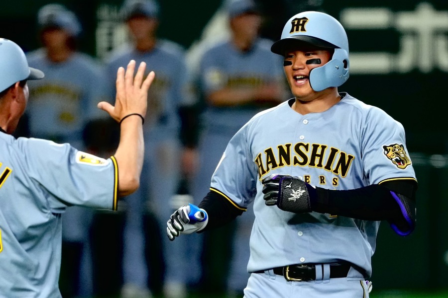 巨人戦で本塁打を放った阪神・森下翔太【写真：黒澤崇】