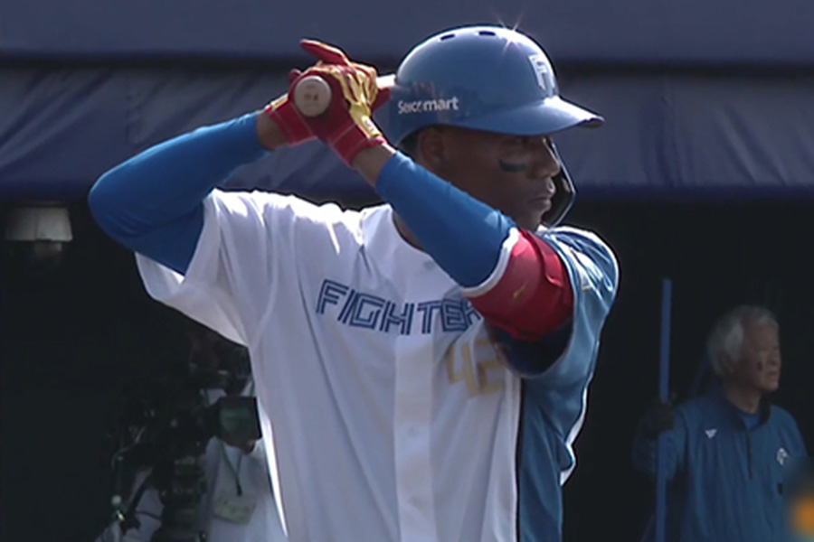 巨人戦に出場した日本ハム・エドポロケイン【画像：パーソル パ・リーグTV】