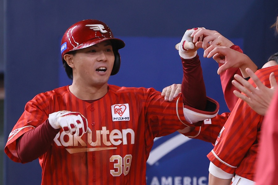 オリックス戦で本塁打を放った楽天・佐藤直樹【写真提供：産経新聞社】