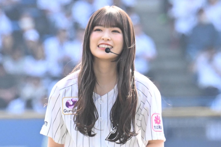 西武戦の始球式に登場した乃木坂46の小川彩さん【写真提供：産経新聞社】