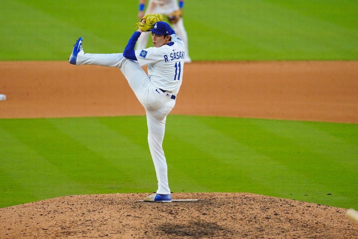 昨年のポストシーズンでは160キロ超の直球を幾度も投げていた【写真：荒川祐史】