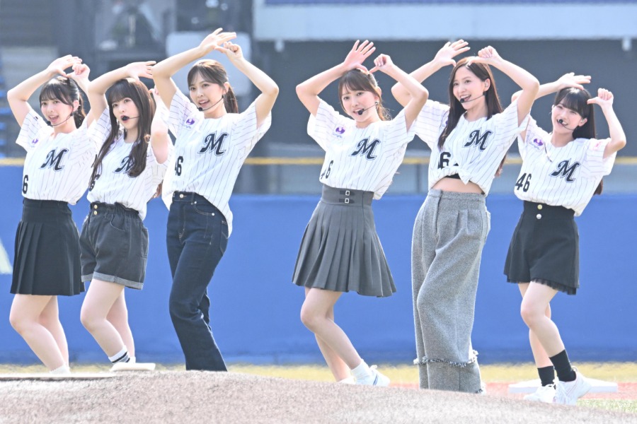 ダンスを披露したアイドルグループの乃木坂46【写真提供：産経新聞社】