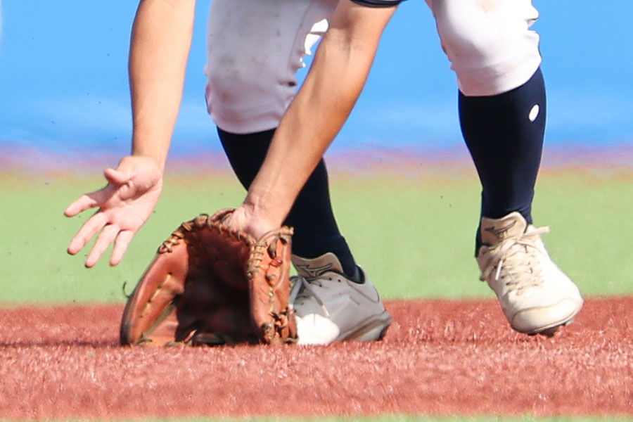 失策を減らす目線とボールの“理想的距離感”とは（写真はイメージ）