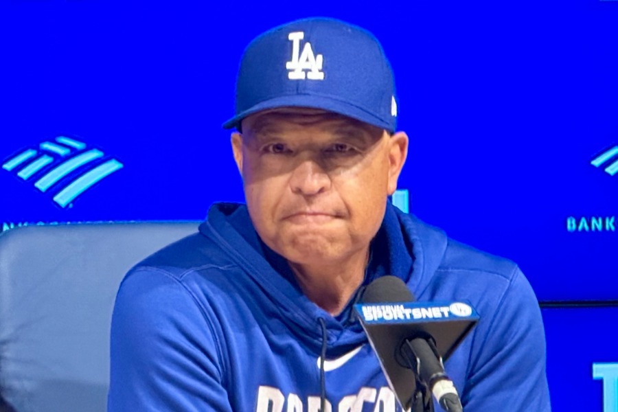 試合前の会見に臨んだドジャースのデーブ・ロバーツ監督【写真：小谷真弥】
