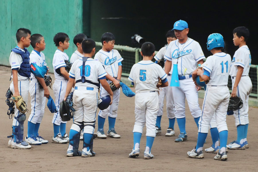 中条ブルーインパルスナインと倉知幸生監督【写真：チーム提供】