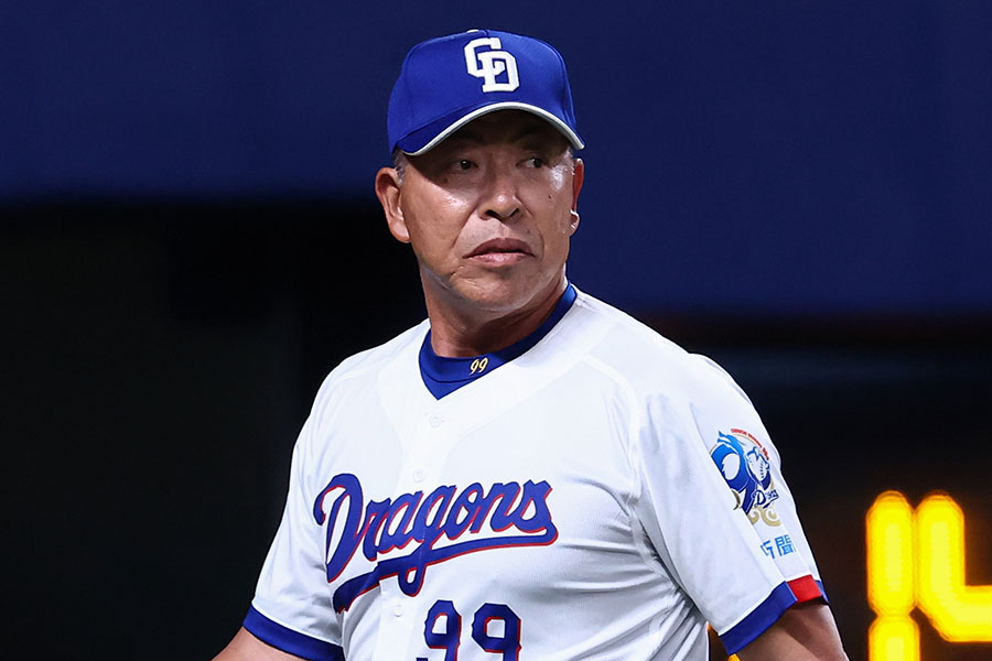 中日・井上一樹監督【写真：加治屋友輝】