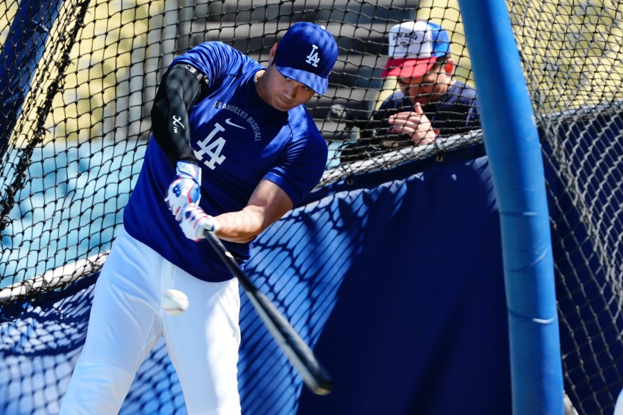屋外でのフリー打撃を行ったドジャース・大谷翔平【写真：黒澤崇】