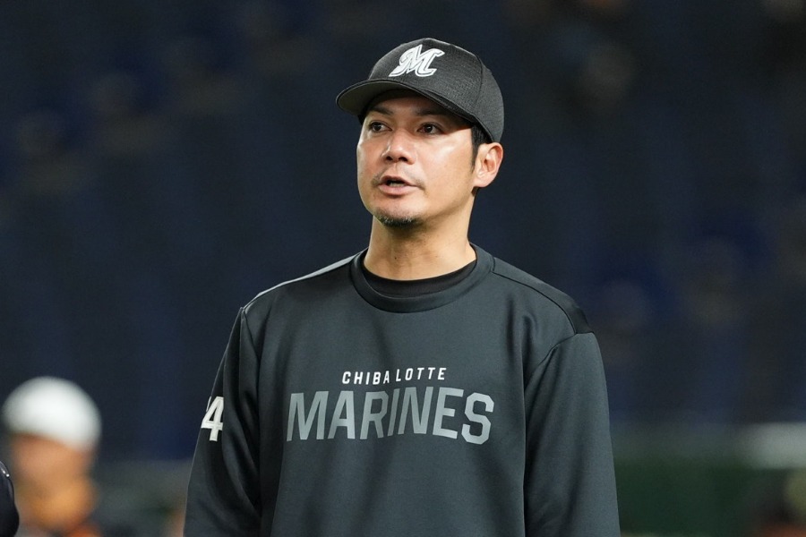 ロッテ・伊志嶺翔大コーチ【写真：小林靖】