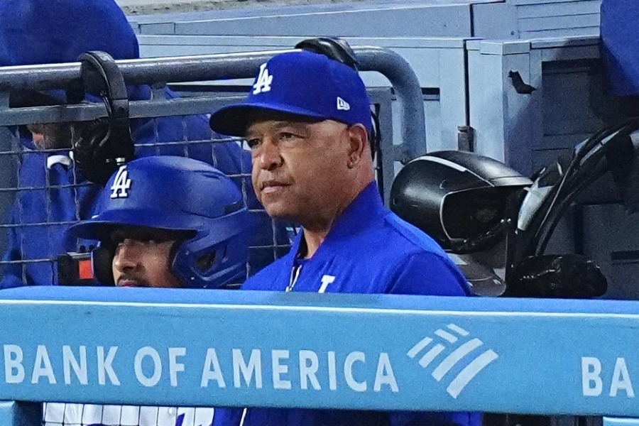 ガーディアンズ戦で指揮したドジャースのデーブ・ロバーツ監督【写真：荒川祐史】