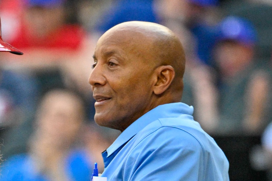 CB・バックナー審判員【写真：アフロ】