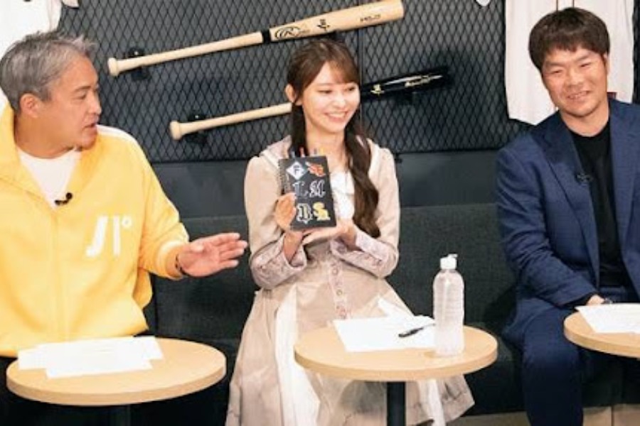 五十嵐亮太さん、乃木坂46の黒見明香さん、島内宏明さん【写真：PLM】